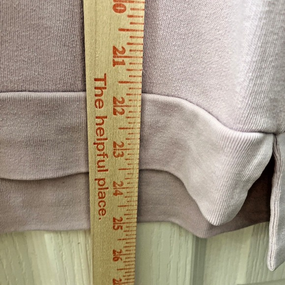 Juicy Couture Sequined Lip Sweatshirt Medium Purple Lightweight Y2K Sassy - Picture 4 of 8